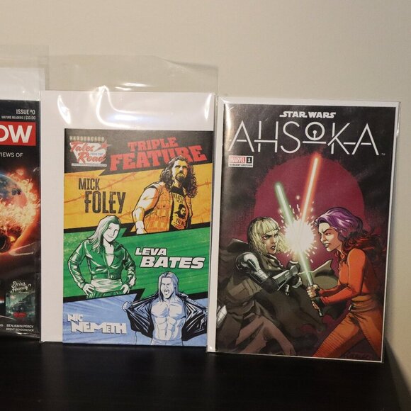 Pack of 3 Comic Books: Star Wars, Headlocked, and Upshot, new in plastic - Picture 3 of 3